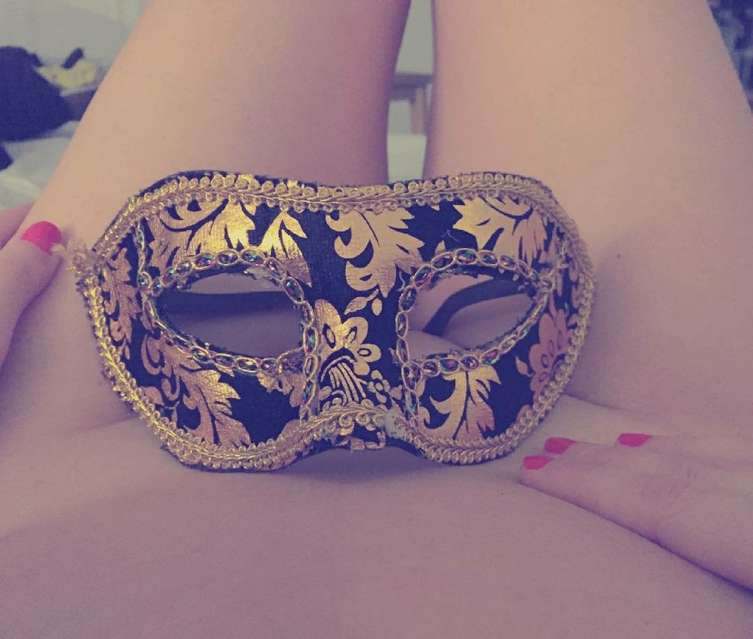 250 pics + 8 vids
